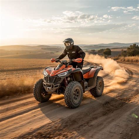 Quad na tle pól uprawnych, z podpiętą niewielką przyczepką
