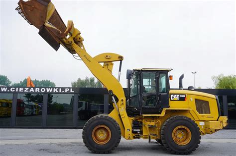 ładowarka kołowa Cat ładująca wozidło sztywnoramowe