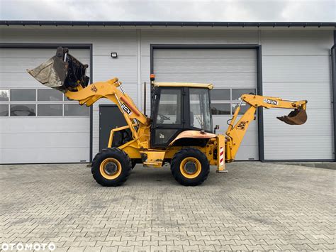 zdjęcie koparko-ładowarki JCB 2CX w akcji