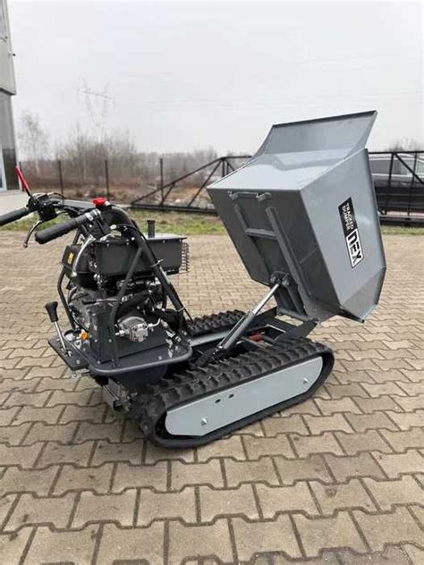 Wozidło gąsienicowe z hydraulicznym wywrotem na budowie