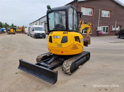 zdjęcie minikoparki JCB 8030 ZTS w akcji