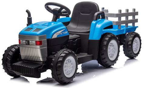 Zabawkowy traktor na akumulator dla dzieci w akcji