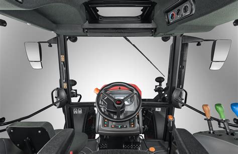 Wnętrze kabiny Zetor Proxima z widoczną deską rozdzielczą