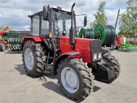 zdjęcie ciągnika Belarus 820 lub 952 z agregatem uprawowo-siewnym