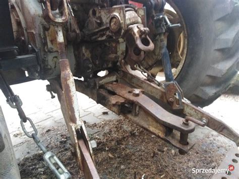 Tylny TUZ sterowany hydraulicznie, zaczep górny i dolny oraz WOM w ciągniku TUR 10D