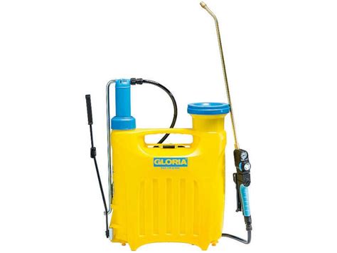 Zdjęcie opryskiwacza plecakowego Gloria Hobby 1200 w użyciu