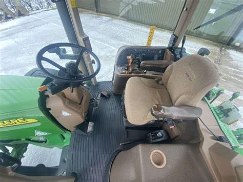 Wnętrze kabiny John Deere 3200, identyczne jak w Renault Ceres