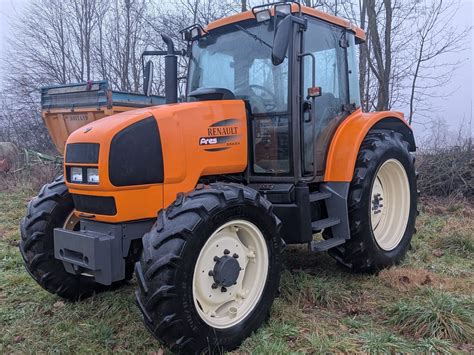 Renault Ares 556RX z kabiną na poduszkach