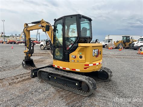 Schemat budowy minikoparki CAT 305 CR z zaznaczeniem krótkiego tyłu