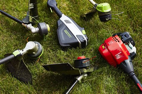 Infographic showing the range of Kawasaki garden tools: lawn mowers, string trimmers, hedge trimmers