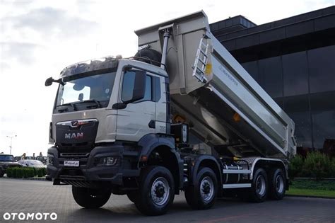 MAN TGS 8x6 wywrotka w akcji na placu budowy