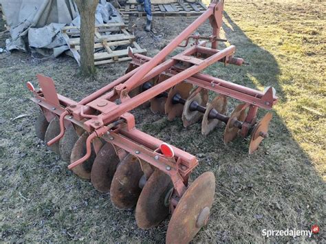 Brana talerzowa Famarol U215 - widok ogólny w polu