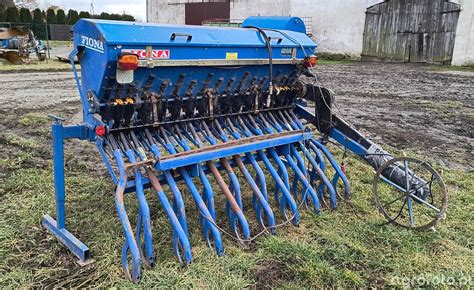 zdjęcie siewnika tarczowego ręcznego w akcji