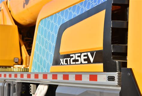 XCMG XCT25EV w trybie pracy hybrydowej