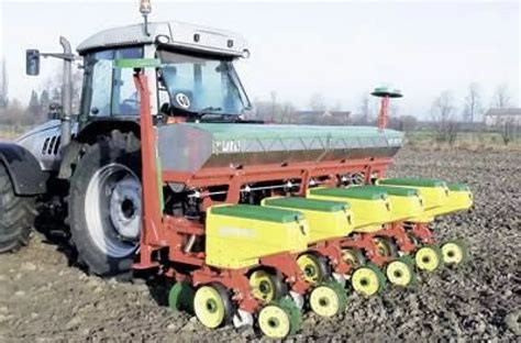 zdjęcie poglądowe różnych typów siewników do trawnika