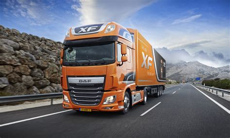 Współczesny DAF XF Euro 6 w trasie