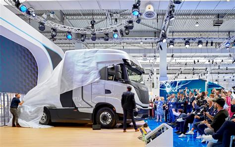 Iveco Stralis Super Light na targach IAA