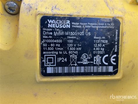 Ilustracja napędu elektrycznego Wacker Neuson M1500 z zaznaczonym kablem i obudową
