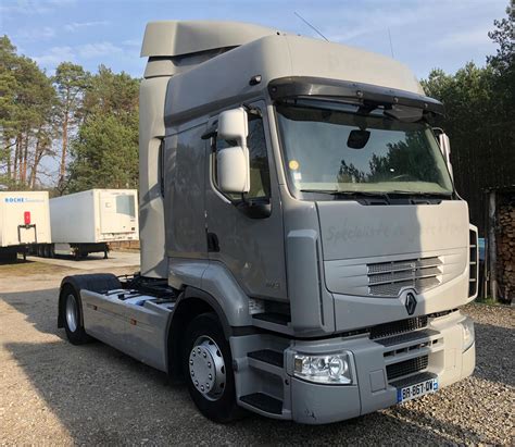 zdjęcie podwozia Renault Premium 340 DXi z widocznym zawieszeniem resorowym i pneumatycznym, oraz osią skrętną