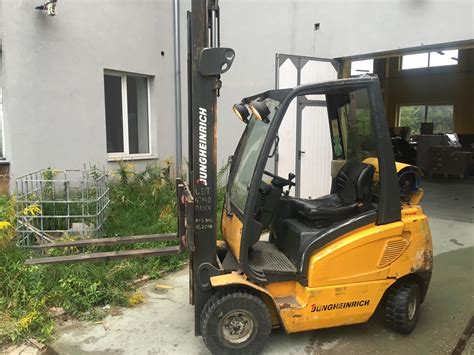 Wózek widłowy Jungheinrich TFG 16 AK w akcji