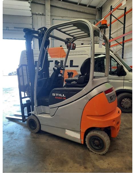 Schemat porównujący wydajność wózków STILL RX 60 z pojazdami spalinowymi