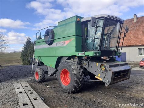 Thematyczne zdjęcie kombajnu Fendt 5220 E w akcji na polu