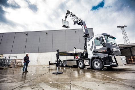 Infografika porównująca stabilność standardowej instalacji z Hiab FrameWorks