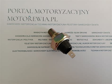 Ilustracja pokazująca lokalizację czujnika ciśnienia oleju w silniku JCB 3CX