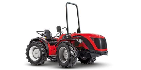 Zdjęcie ciągnika Antonio Carraro Tony 8900, ukazujące jego kompaktową budowę i system Actio