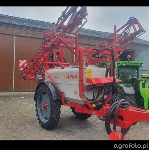 opryskiwacz polowy UNIA PLUS STANDARD na polu