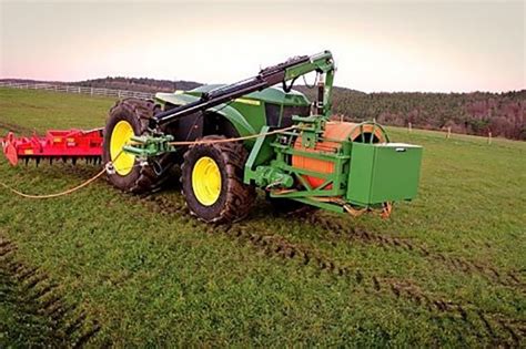 Prototyp autonomicznego ciągnika John Deere GridCON