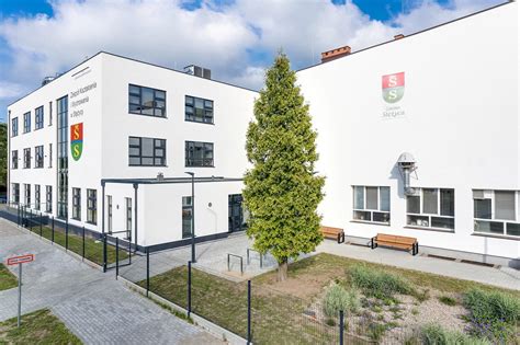 Zdjęcie żurawia używanego do skoków na linie w Łodzi
