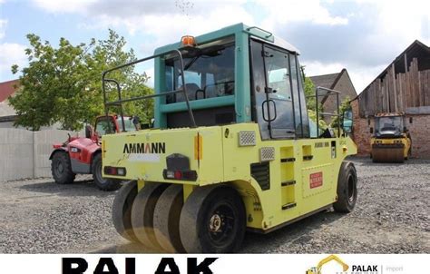 Ammann AP 240 walec gumowy w akcji na budowie