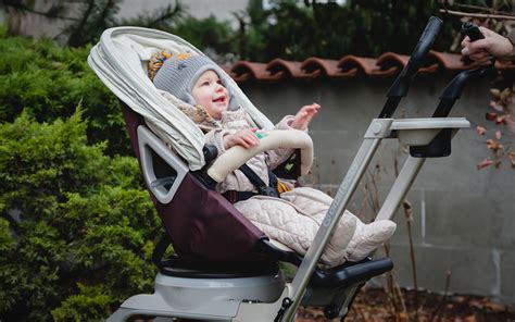zdjęcie wózka Orbit Baby G2 w pozycji leżącej, półleżącej i siedzącej