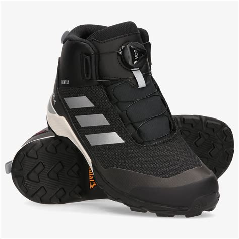 Zimowe buty adidas Terrex na szlaku