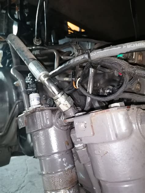 zdjęcie wyspy elektrozaworów w skrzyni ciągnika Renault