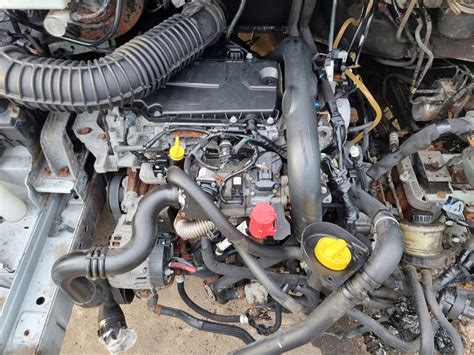 zdjęcie ciągnika Renault z rozłożoną skrzynią biegów
