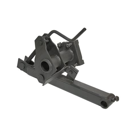 Zdjęcie przedstawiające mechanizm hydrauliczny z siłownikami i sposób mocowania pługa do ramy silnika