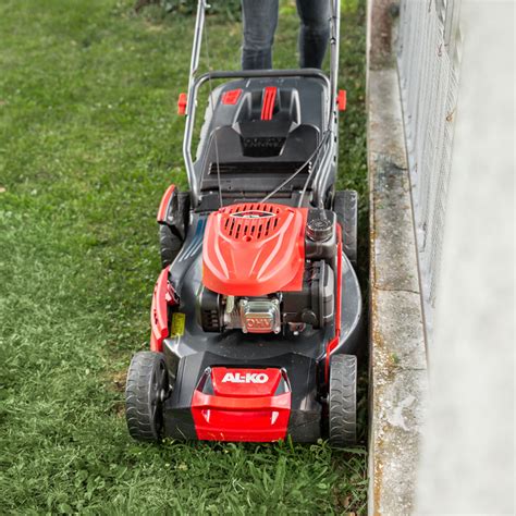 Photo of AL-KO 46.0 SP-A Comfort mower with accessories