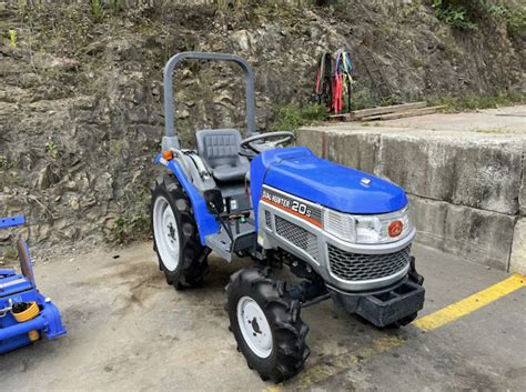Zestawienie popularnych marek japońskich miniciągników: Iseki, Kubota, Yanmar, Mitsubishi, Shibaura oraz Honda.