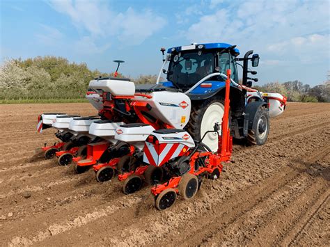 Siewnik punktowy Kuhn Kosma z widoczną sekcją wysiewającą Seedflex