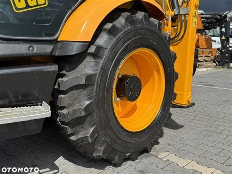 zdjęcie punktów inspekcji luzów na sworzniach i tulejach w koparko-ładowarce JCB 2CX