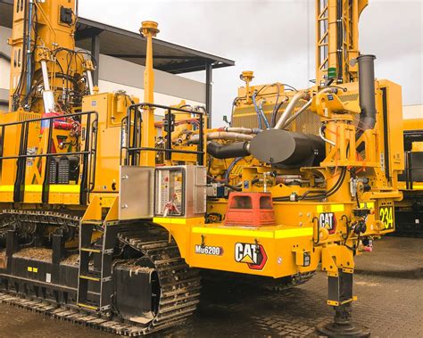 Wiertnica Cat MD6200 w trybie transportu lub na placu budowy