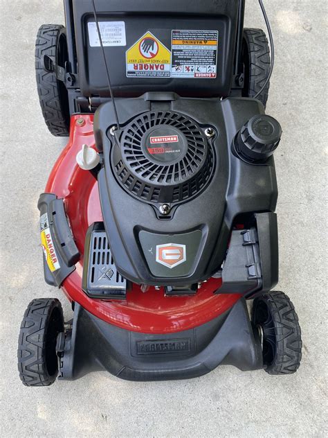 Thematic photo of a Gardenlane GLR 2 lawnmower in a garden