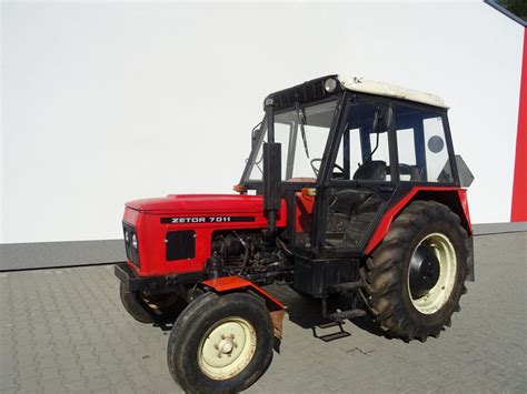 Zetor 7011 Bus lub Zetor 3320 Bus na terenie fabryki Zetora w Brnie