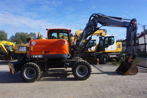 Wysokiej jakości zdjęcie koparki kołowej Terex TW 110 w akcji