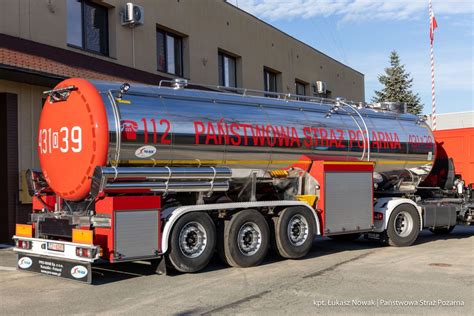Naczepa Annaburger EcoTanker LS 38.28 sprzężona z ciągnikiem siodłowym w transporcie