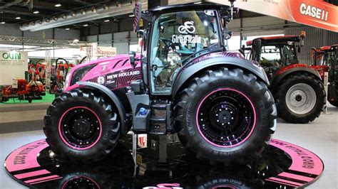 New Holland T5.140 Dynamic Command w kolorze „maglia rosa”