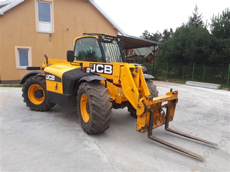 ładowarka teleskopowa JCB 541-70 w akcji
