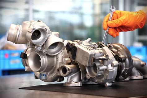 Zdjęcie zniszczonej turbosprężarki lub gładzi cylindra wskutek przedostania się pyłu